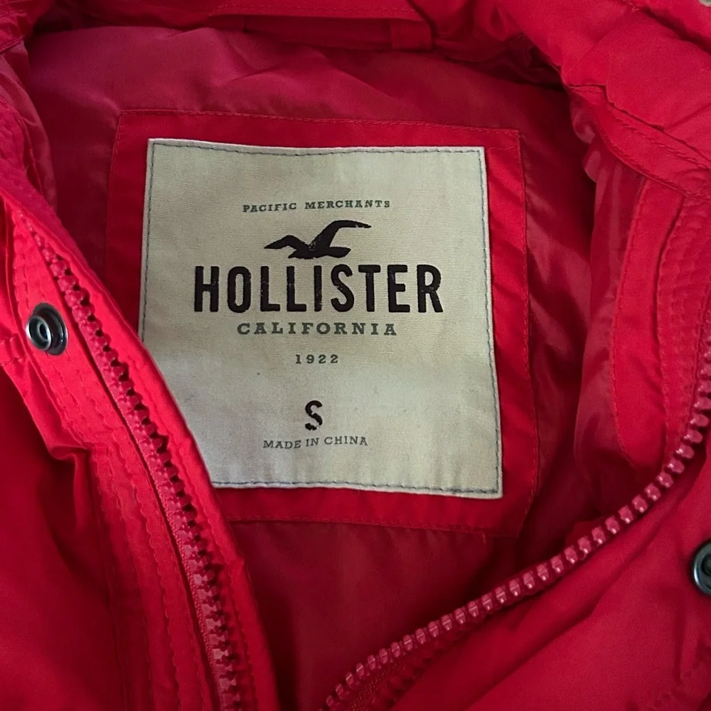 Hollister Red Puffer Vest Y2K Preppy Streetwear‎ Cozy Winter Layering Core